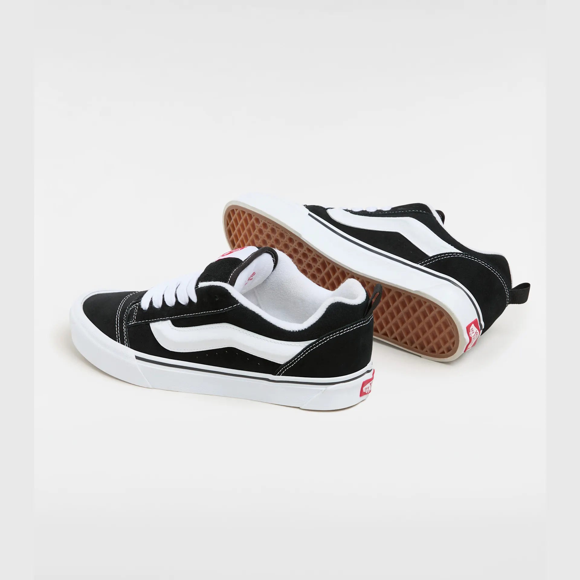 VANS Knu Skool BLACK/TRUE WHITE Cipő kép 4