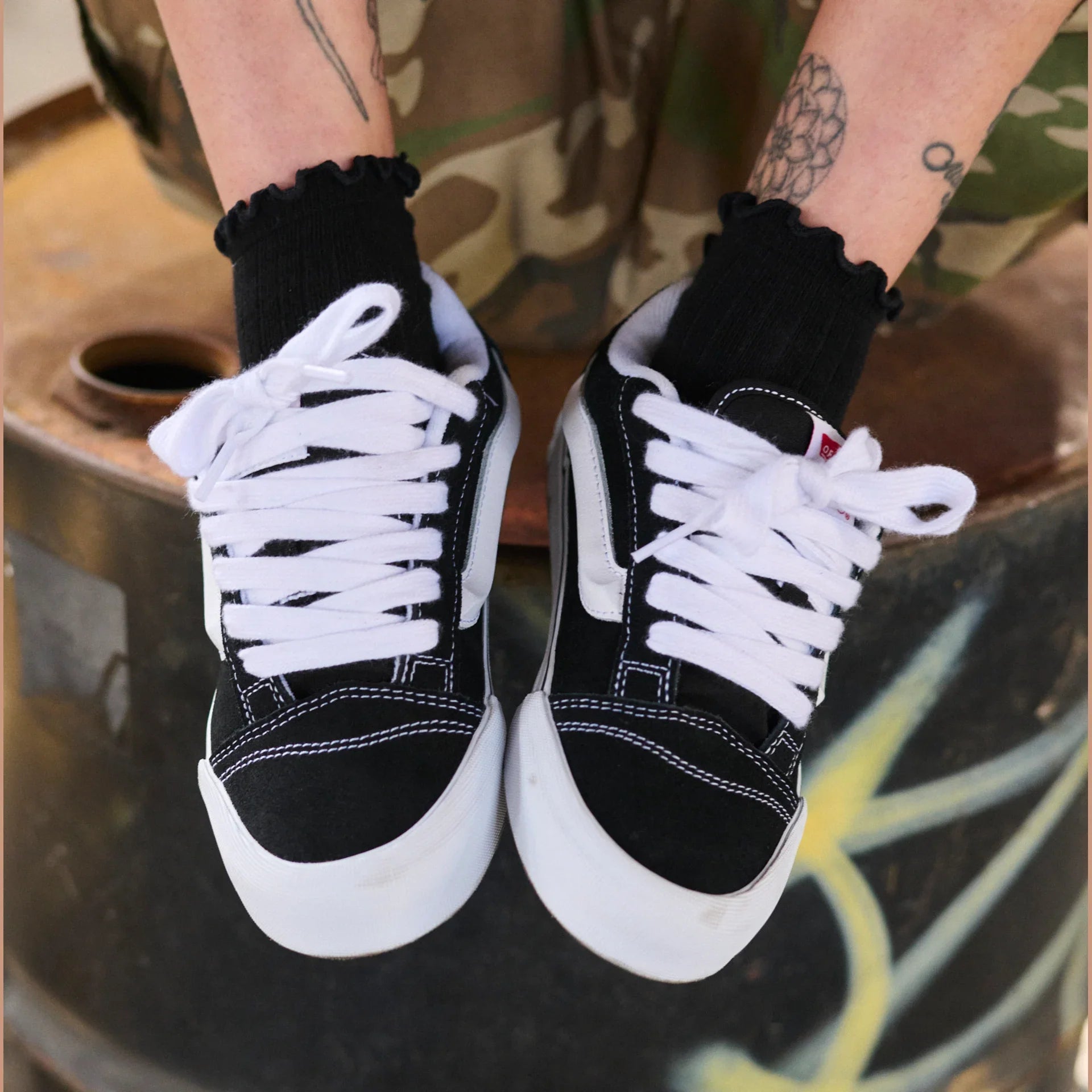 VANS Knu Skool BLACK/TRUE WHITE Cipő kép 7