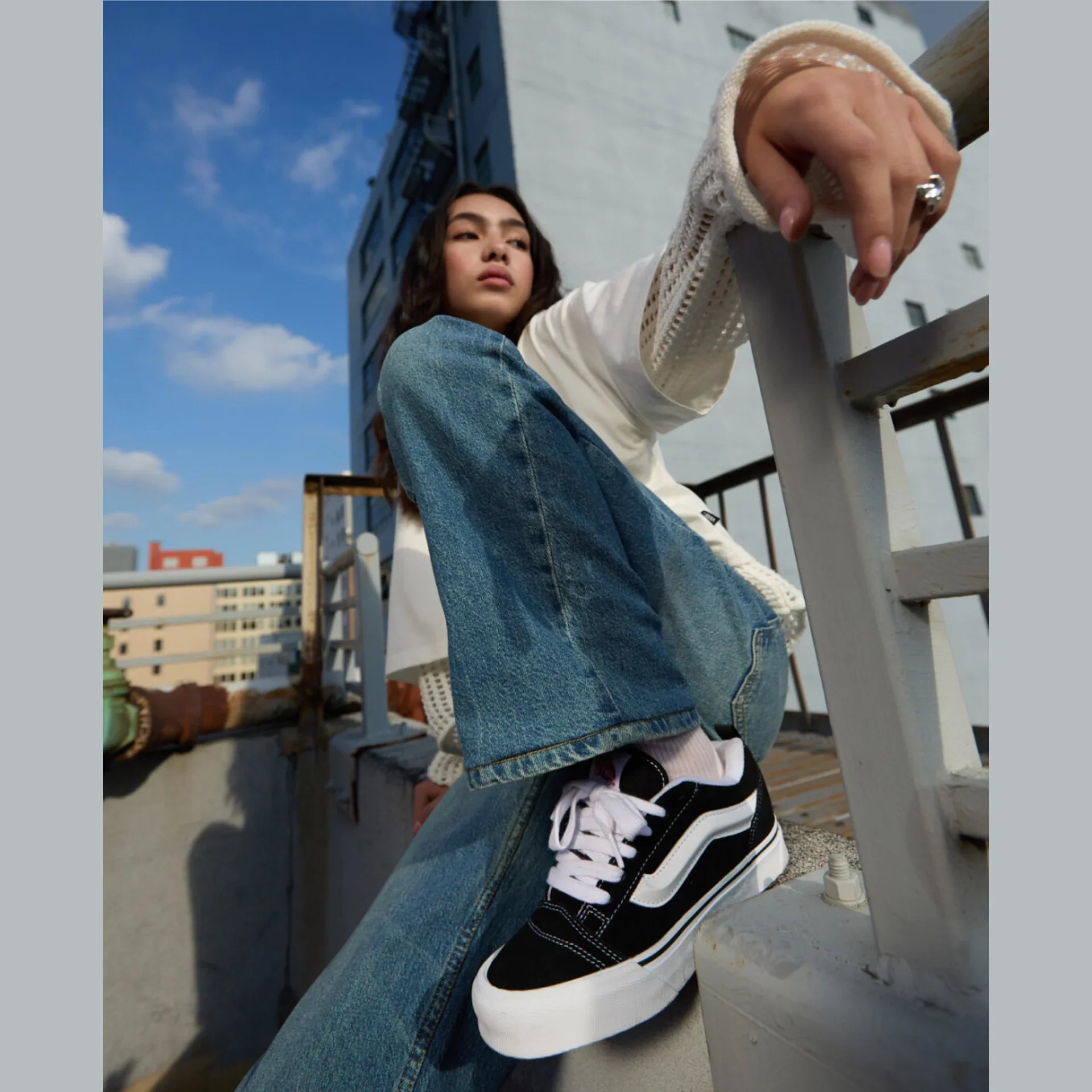 VANS Knu Stack Black/True White Cipő kép 2