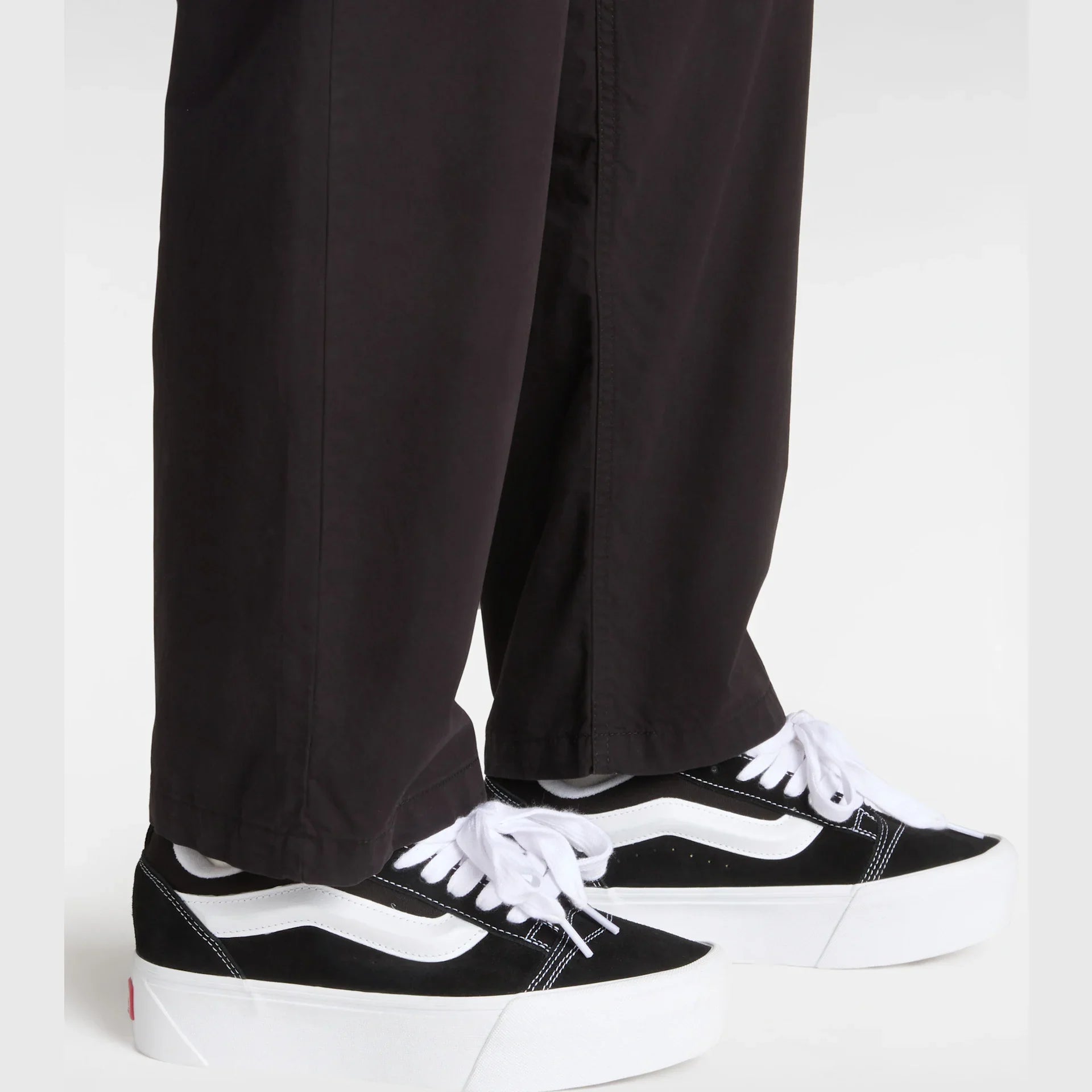 VANS Knu Stack Black/True White Cipő kép 6