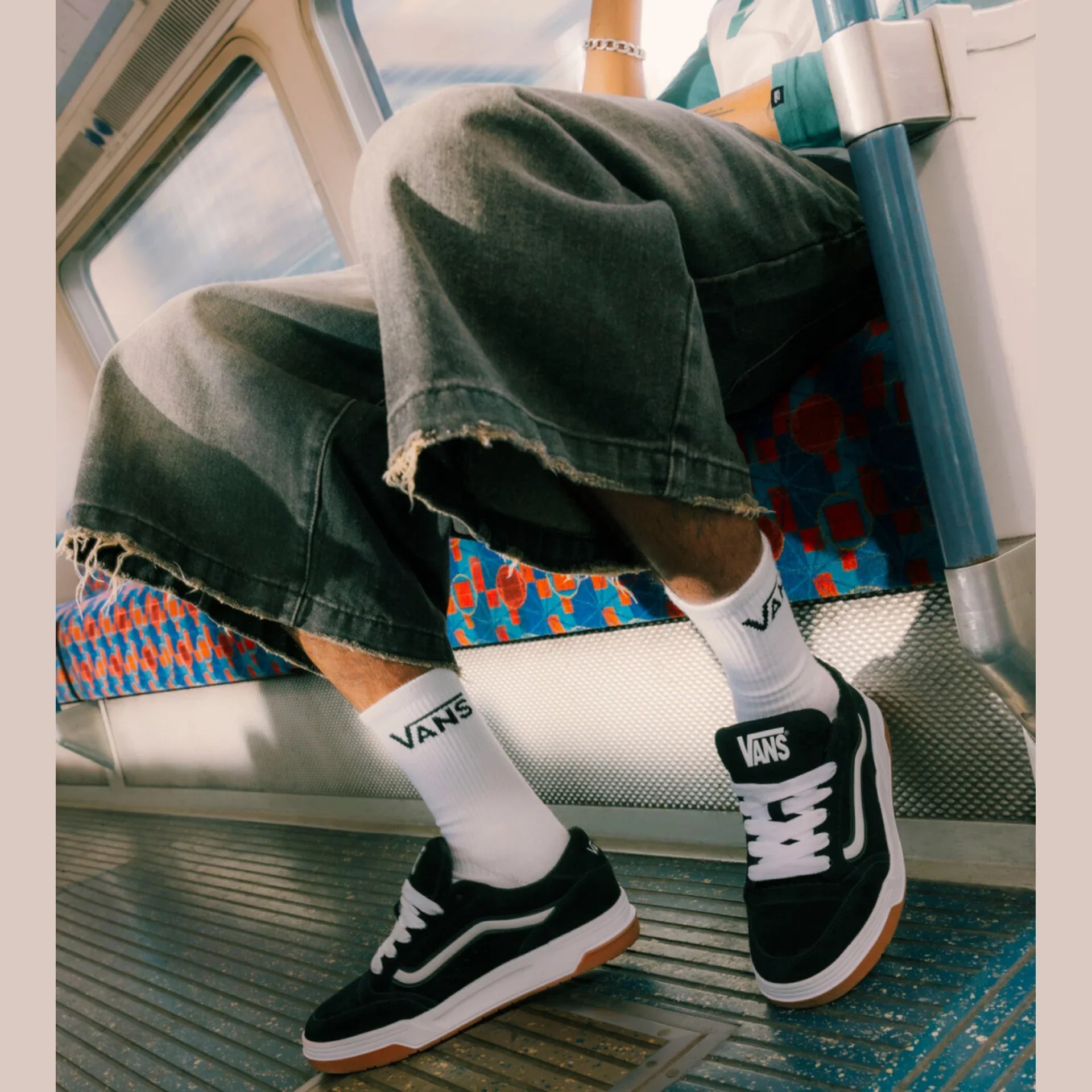 VANS Hylane BLACK/WHITE/GUM Cipő kép 6