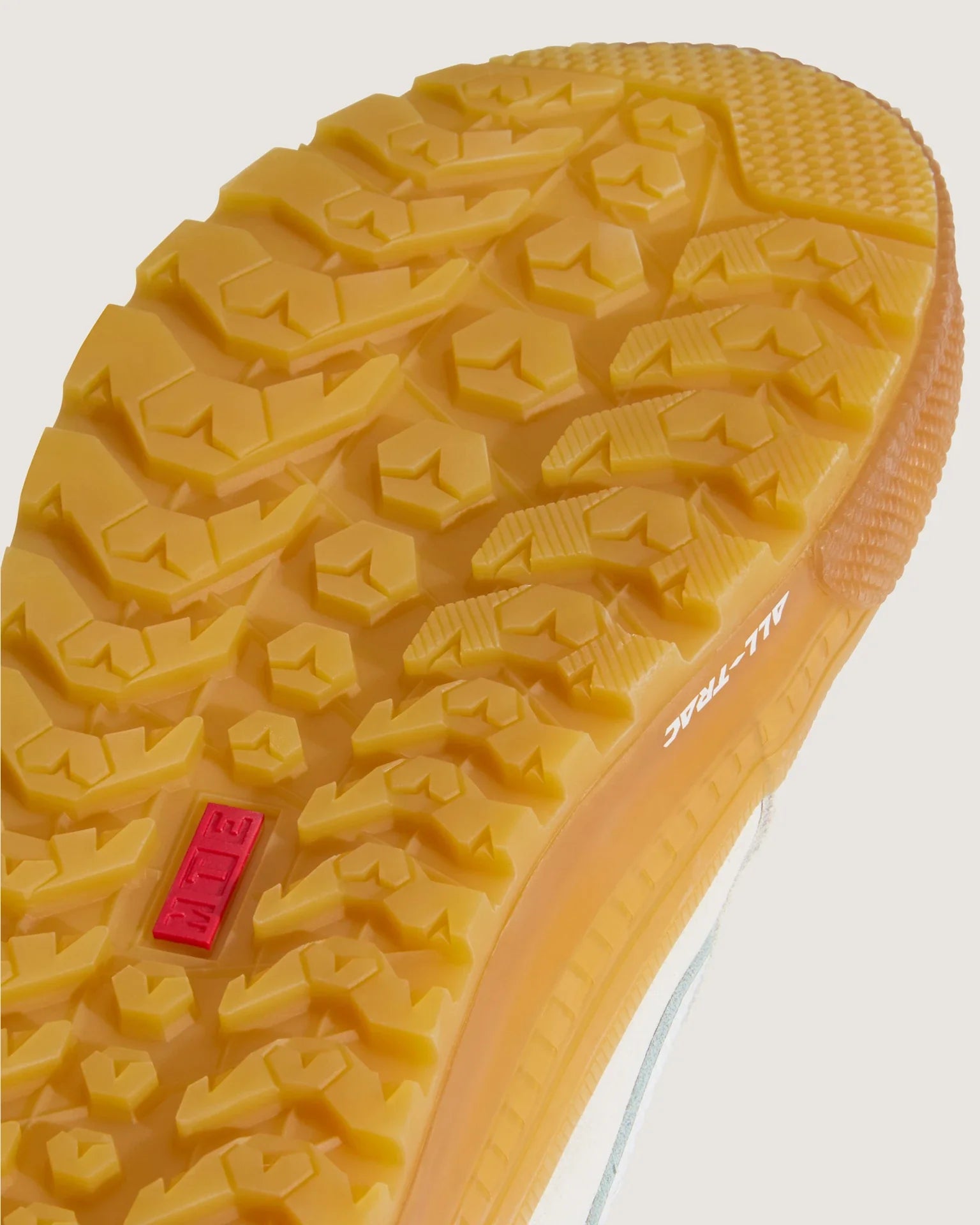 VANS MTE Sk8-Hi Waterproof Insulated WHITE/GUM Cipő kép 6