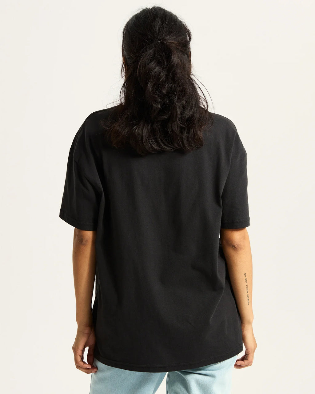 VANS W ESSENTIAL OS TEE Black Póló kép 4