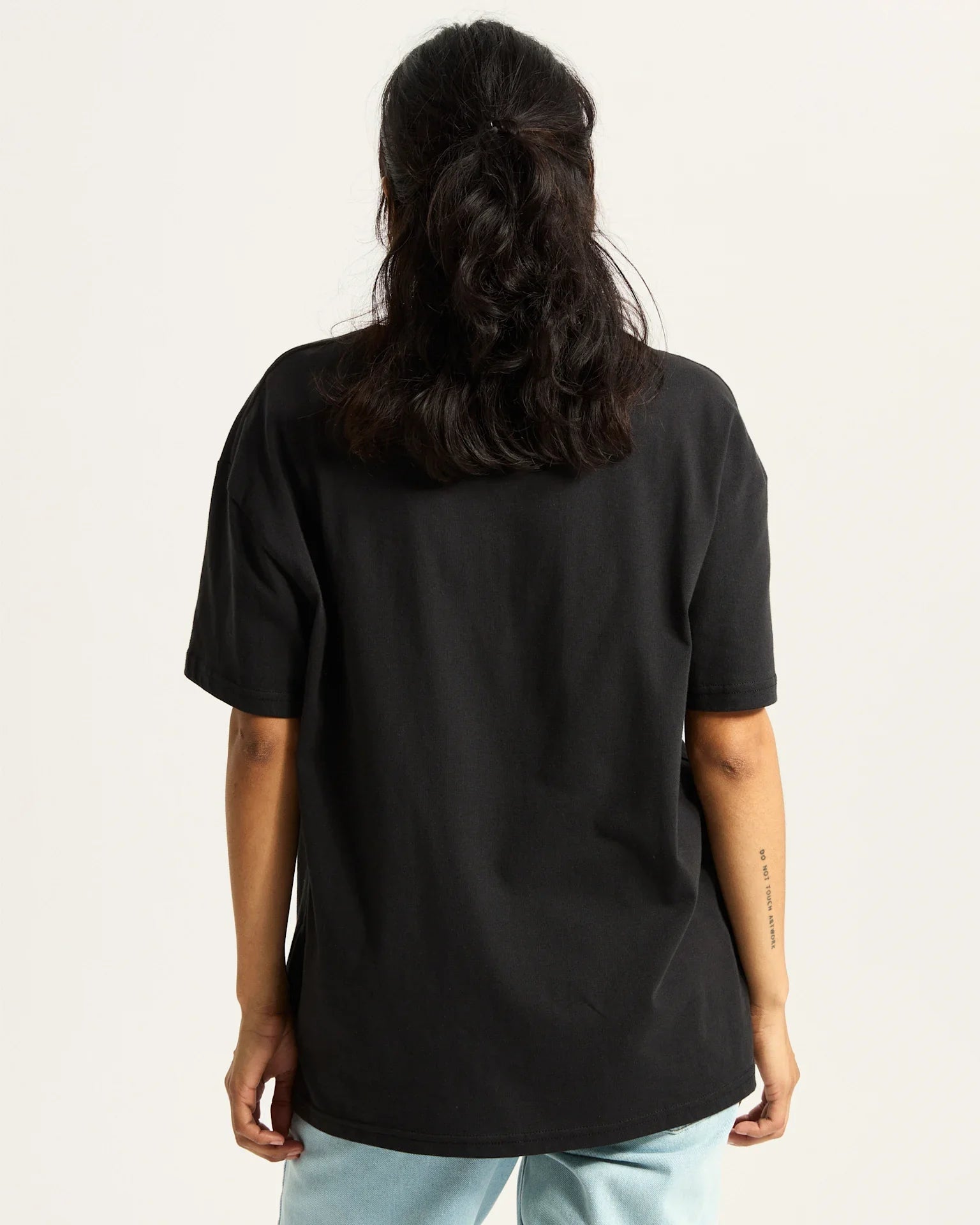 VANS W ESSENTIAL OS TEE Black Póló kép 4