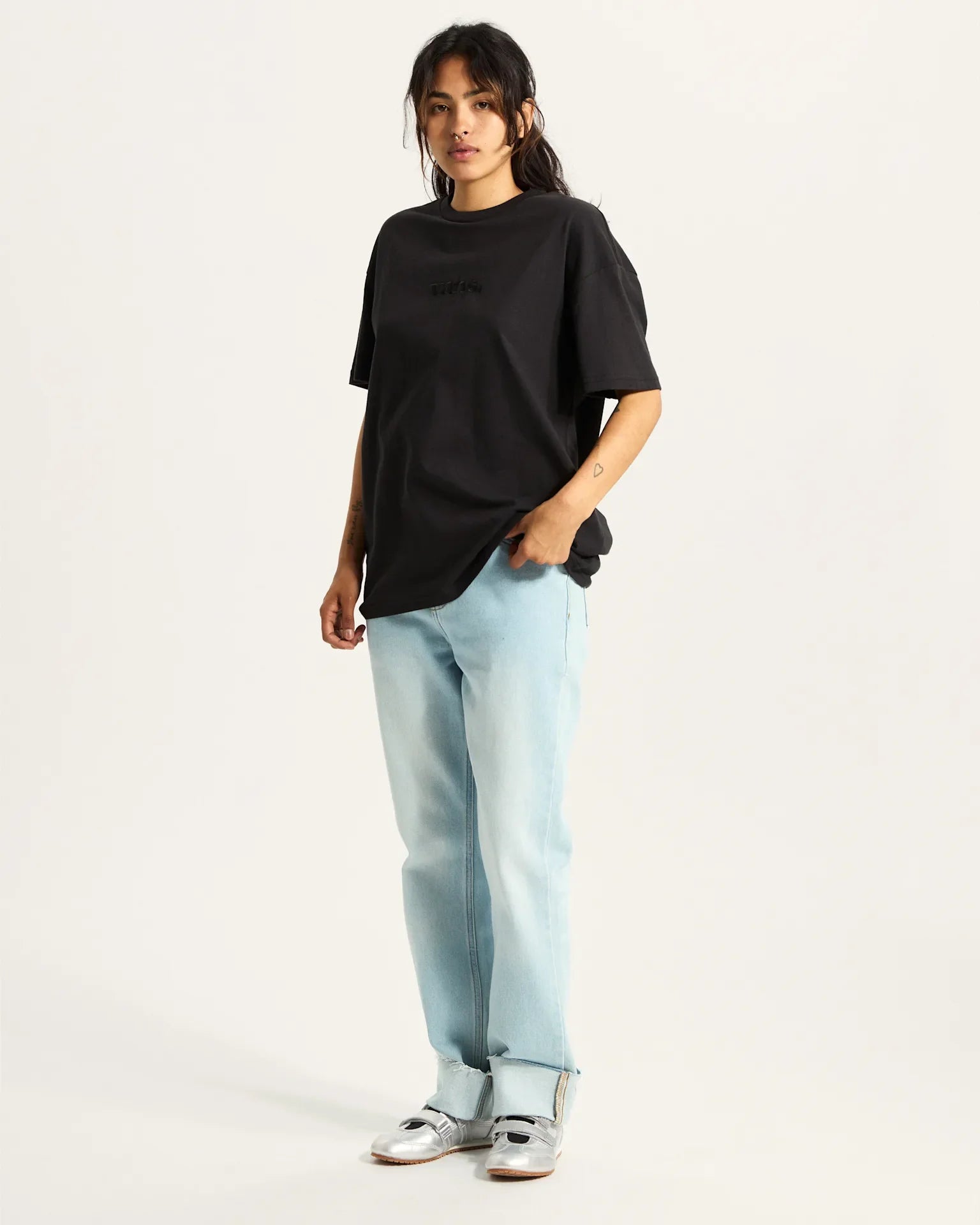 VANS W ESSENTIAL OS TEE Black Póló kép 5