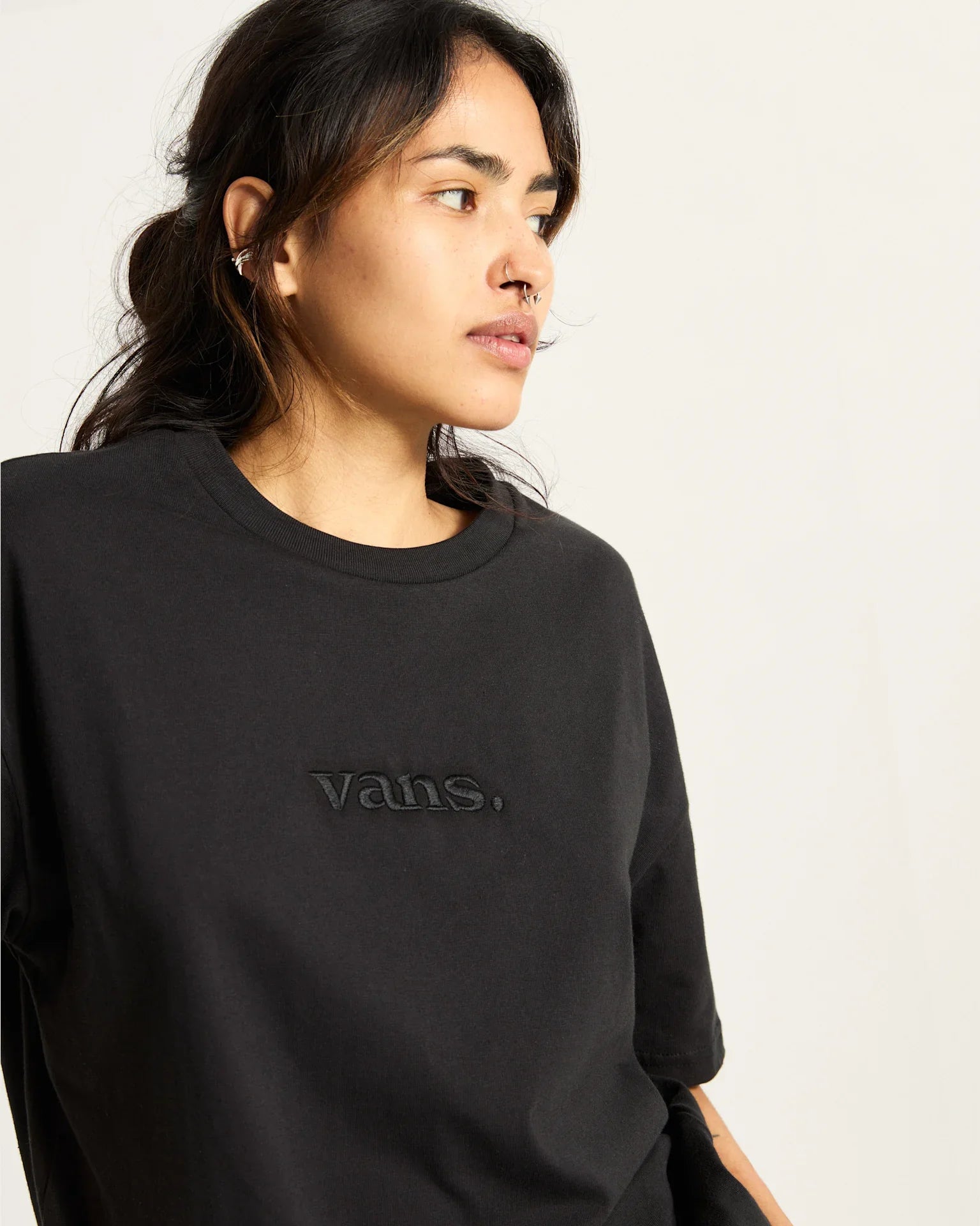 VANS W ESSENTIAL OS TEE Black Póló kép 6