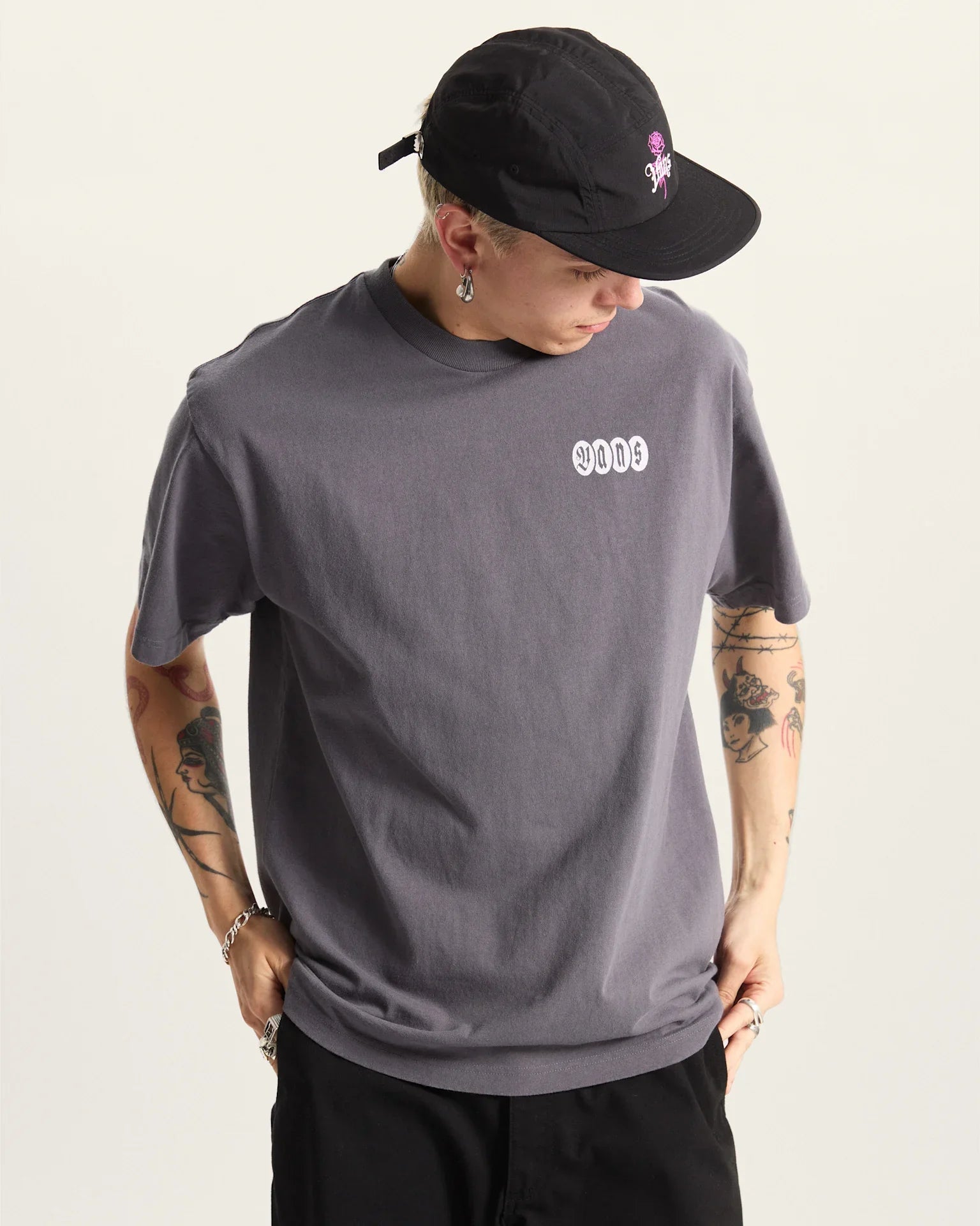 VANS EARTHBOUND LOOSE FIT SS TEE Asphalt kép 3