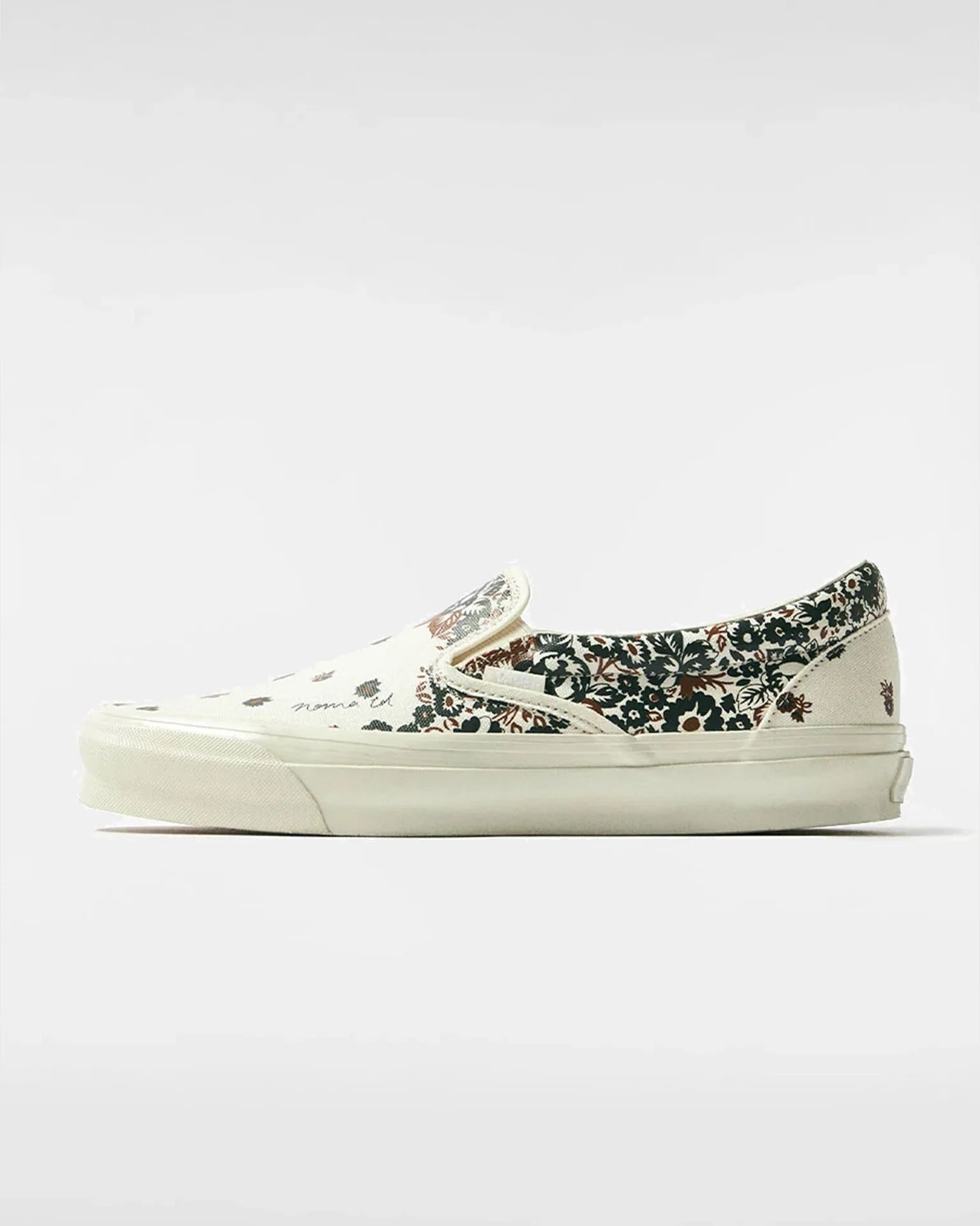 VANS UA OG Classic Slip-On LX NOMA T.D. x END TRUE WHITE/ANTIQUE WHITE kép 4