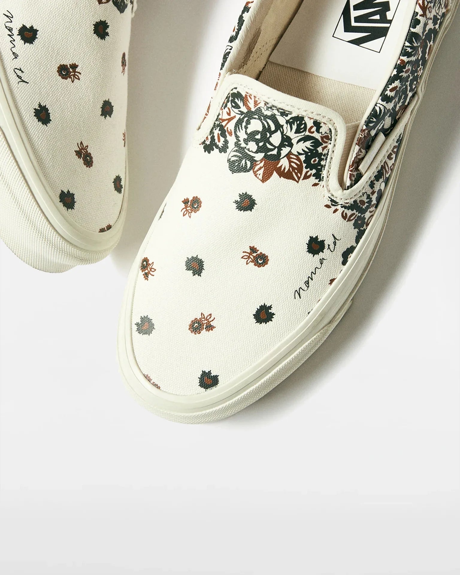 VANS UA OG Classic Slip-On LX NOMA T.D. x END TRUE WHITE/ANTIQUE WHITE kép 3
